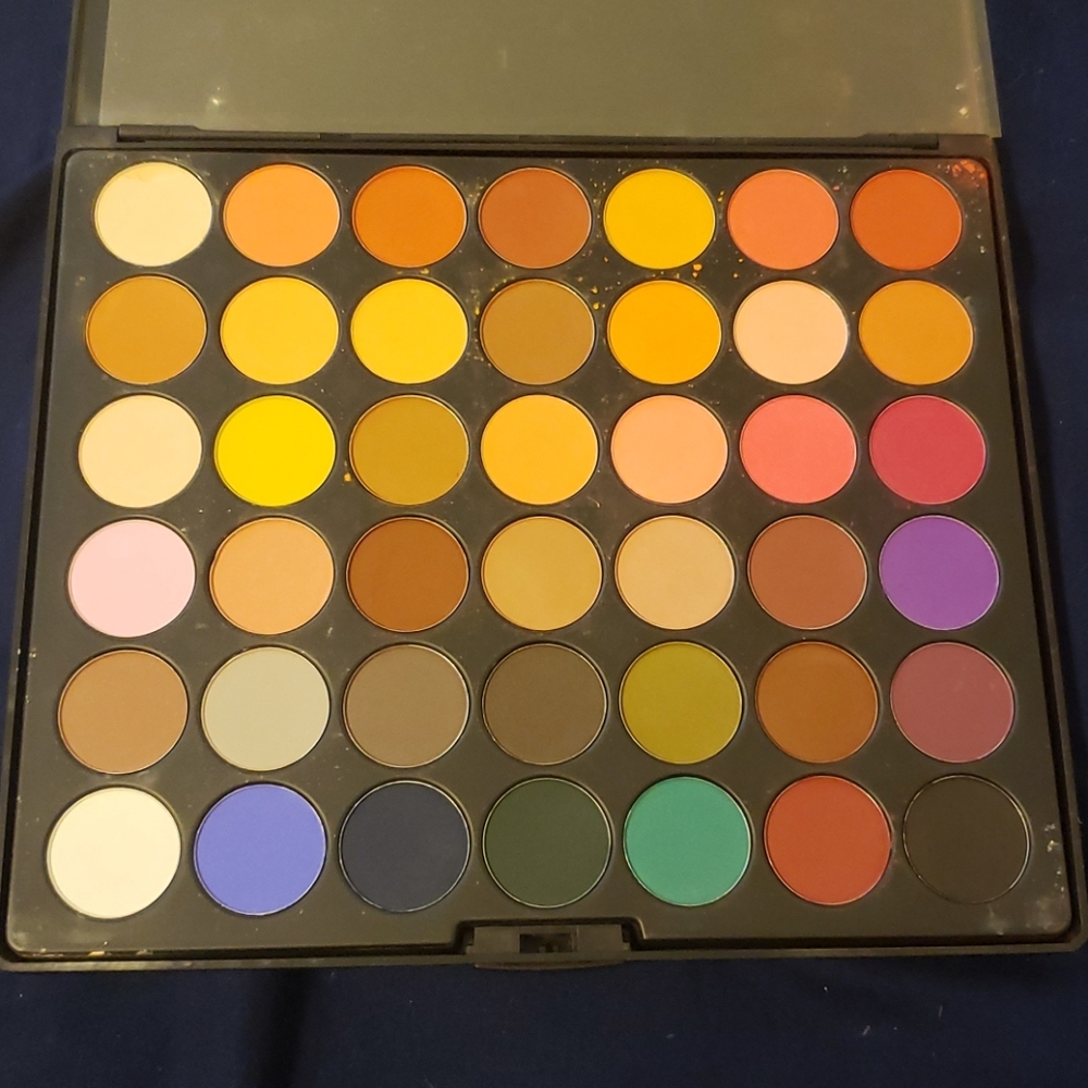 BH Cosmetic eyeshadow palette